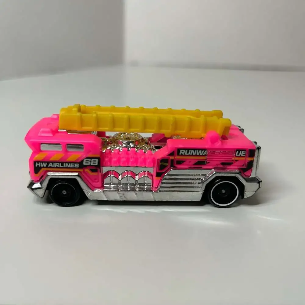 Hot Wheels 5 Alarm HW Airlines Pink Fire Truck